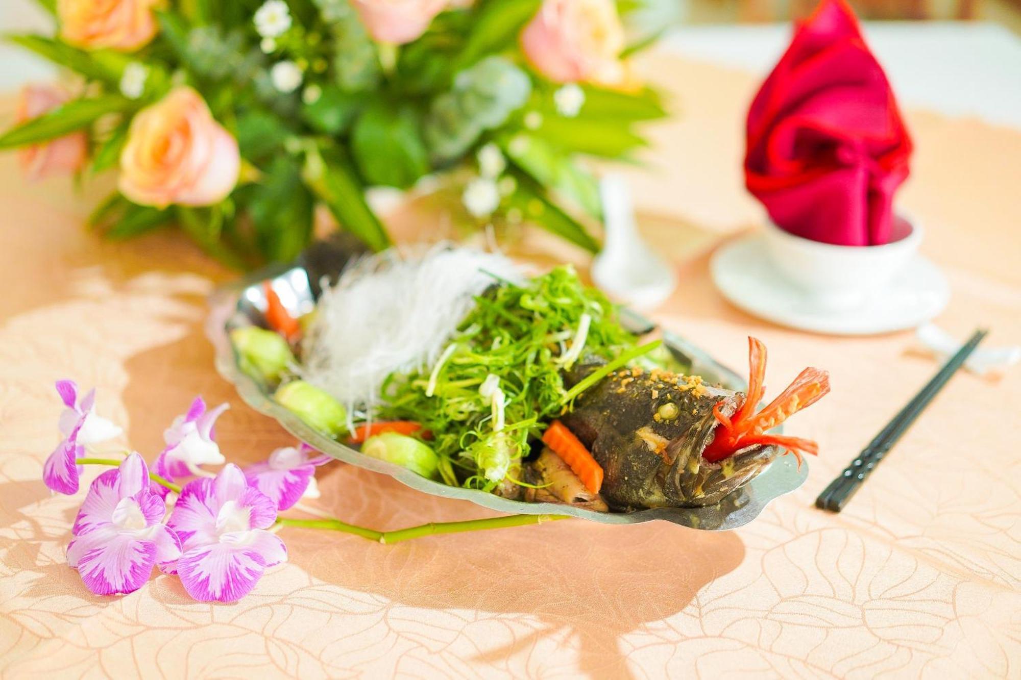 Hoa Binh 1 Hotel Long Xuyên Esterno foto