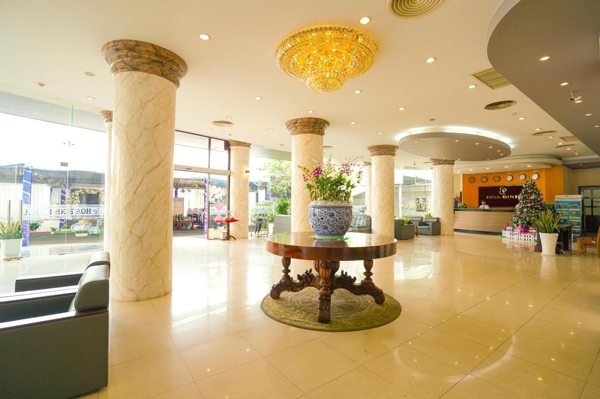 Hoa Binh 1 Hotel Long Xuyên Esterno foto