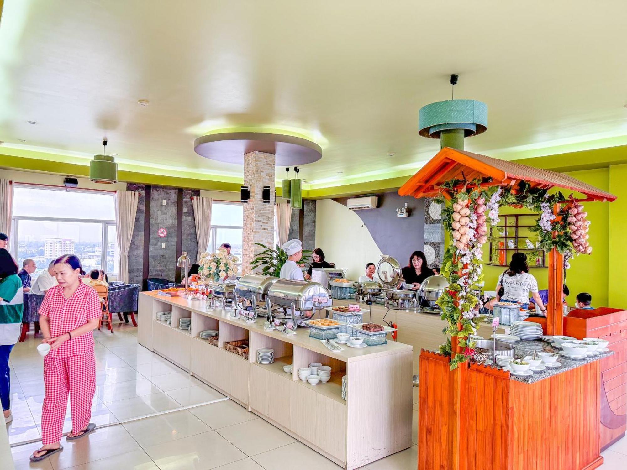 Hoa Binh 1 Hotel Long Xuyên Esterno foto